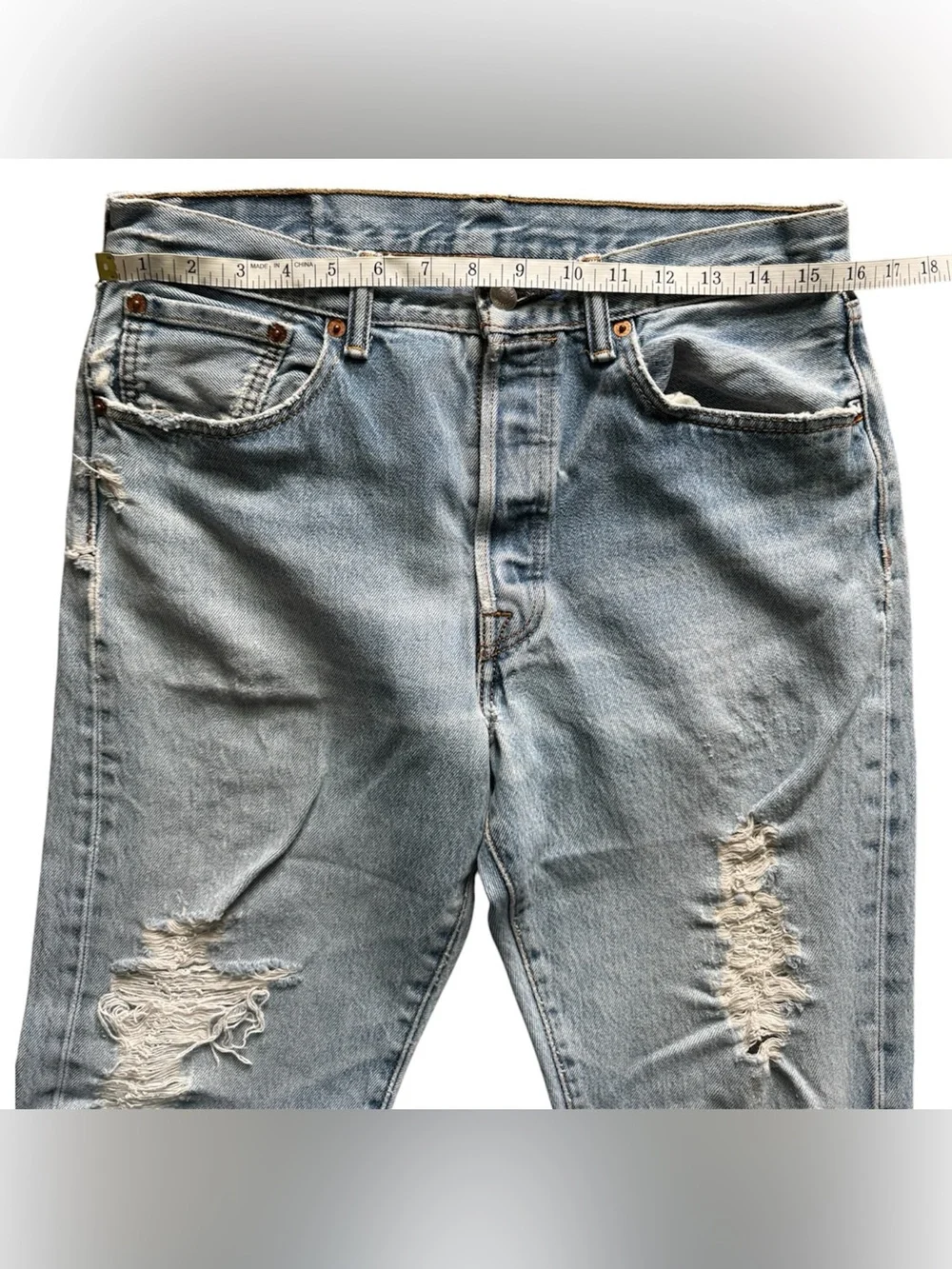 Levi’s Vintage 501 Distressed Light Wash Straight Leg Jeans Men’s 34x33 USA